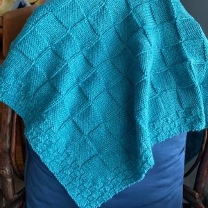 Handmade knitted & crochet blanket
Blue basket 🧺